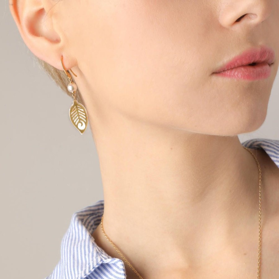 MAJORICA Dafne Earrings With Hanging Mother-Of-Pearl Leaves | Pearl Drop Earrings