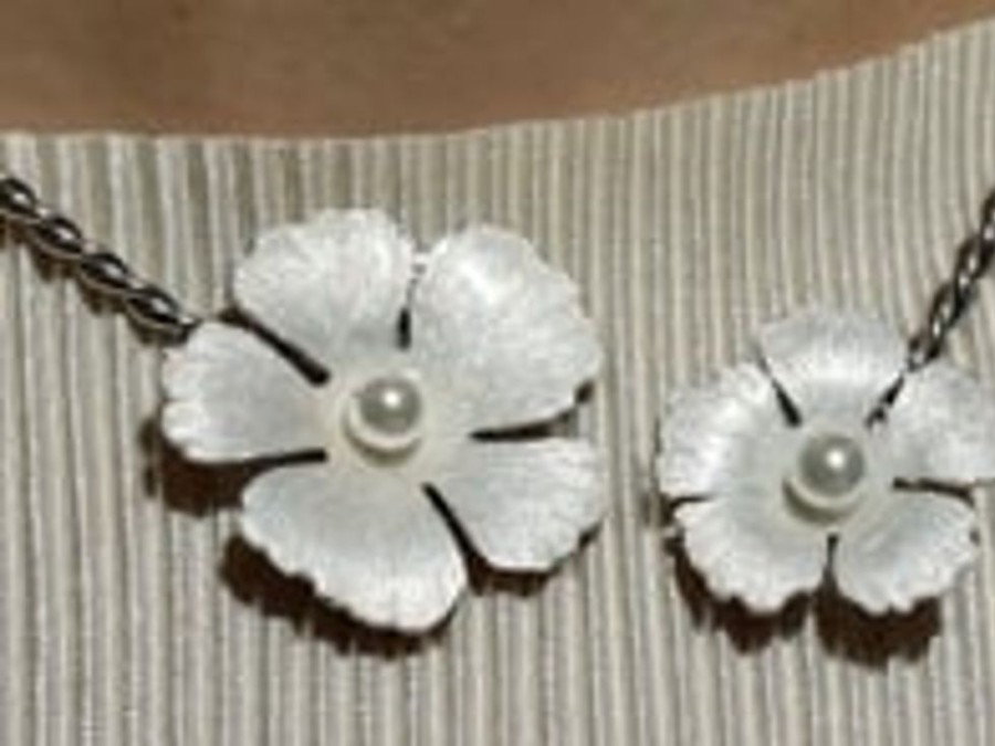 MAJORICA Adjustable Silver Santorini Bianco Bridal Choker With Nacre Flowers | Pearl Chokers